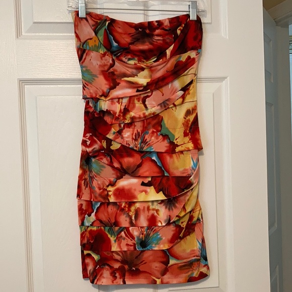 Tropical Dress - Picture 1 of 8